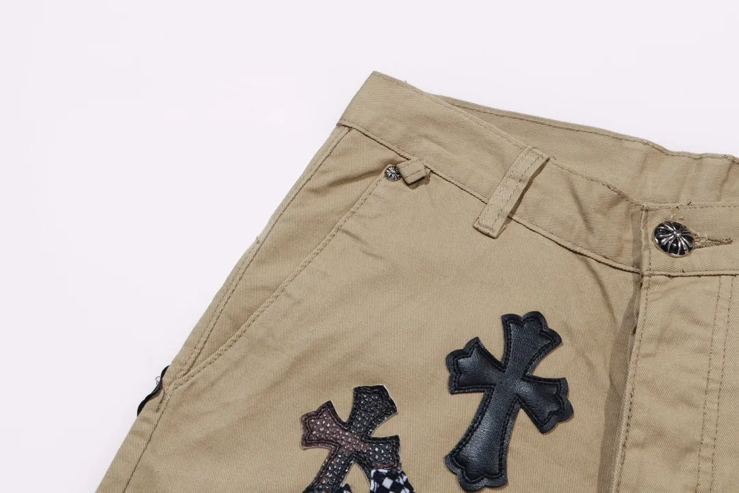 P280 Style number: D310 Chrome Hearts khaki patch leather jeans Size: s-XXL (28 30 32 34 36) Color: Khaki Size reference 28 pants length 100 waist 72 30 pants length 101 waist 76 32 pants length 103 waist 80 34 pants length 104 waist 84 36 pants length 106 waist 88
